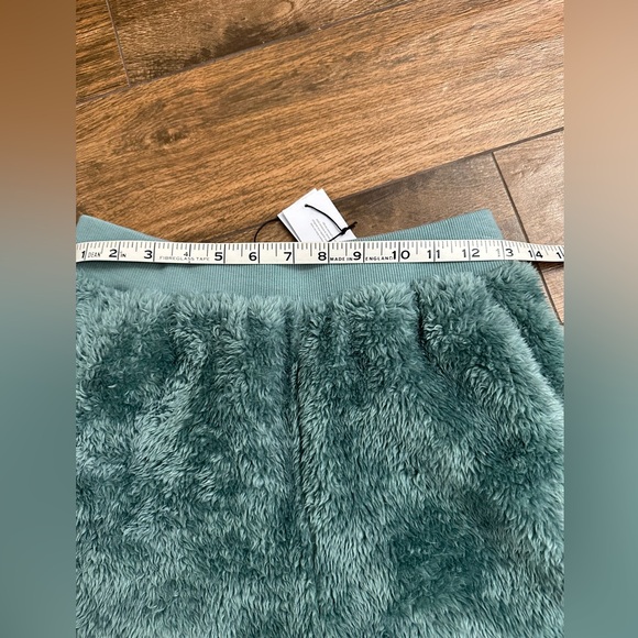 UGG Camila Sherpa Shorts Small, UGG soft Shorts - Picture 9 of 10